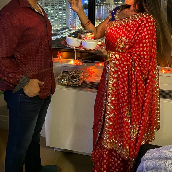 Heavy Red saree with blue blouse - Picture 3 of 3